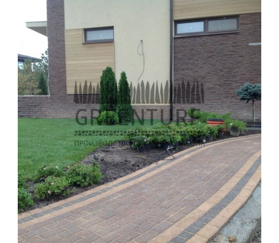 Устройство рулонного газона в коттеджном поселке - фото - 2